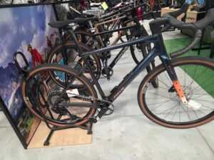 FOCUS-GRAVEL-CADRE CARBON