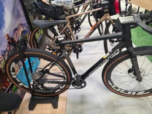MEGAMO-SILK-SRAM FORCE AXS-ROUES CARBON